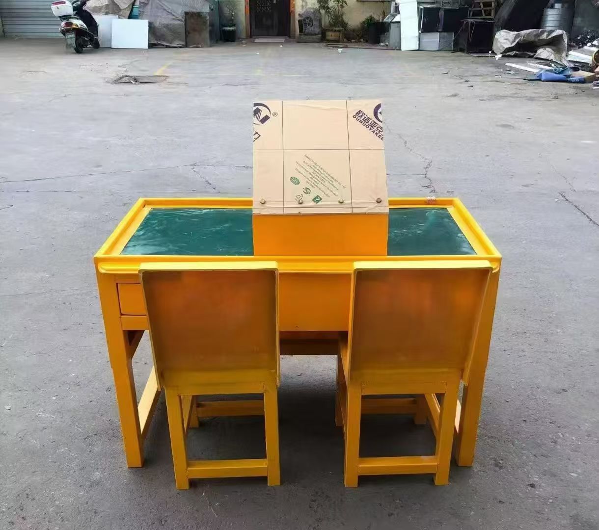 化州防静电导通桌井下煤矿火工品发放桌：危险品流转的安全守护者